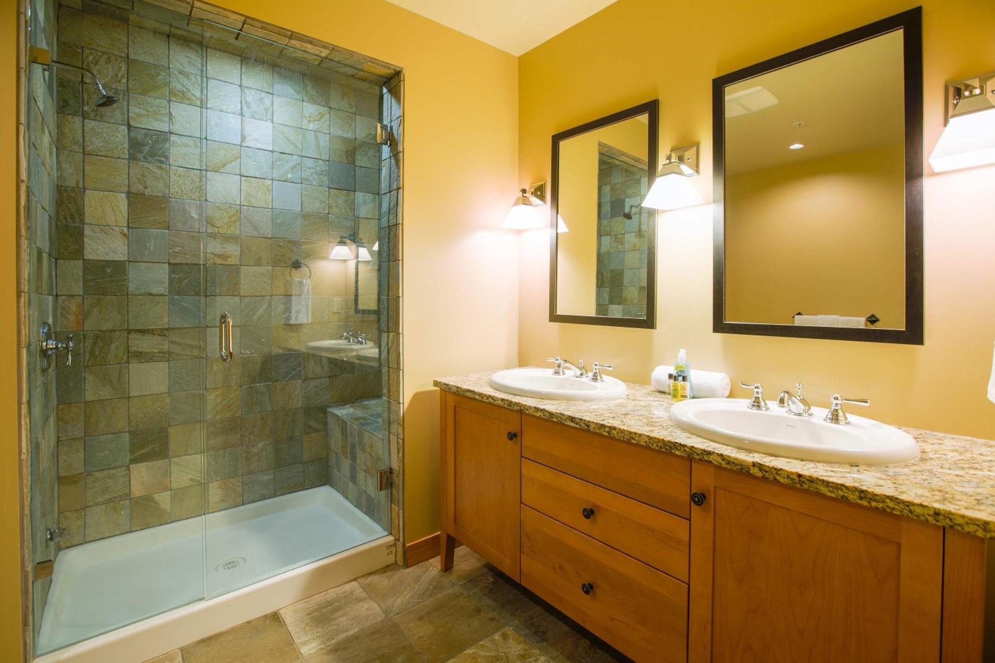 Slalom Creek Three Bedrooms Rossland Exterior photo